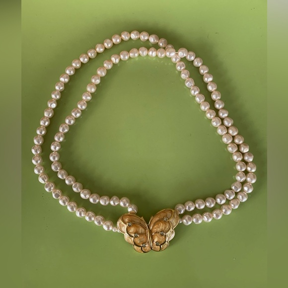 Vintage KJL for Avon enameled Butterfly and Pearl necklace - Picture 2 of 5
